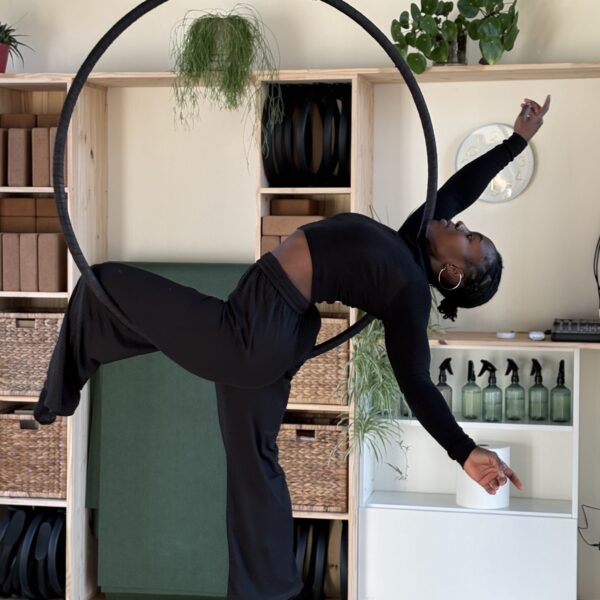 Djannatie en cerceau aérien au Cerisier