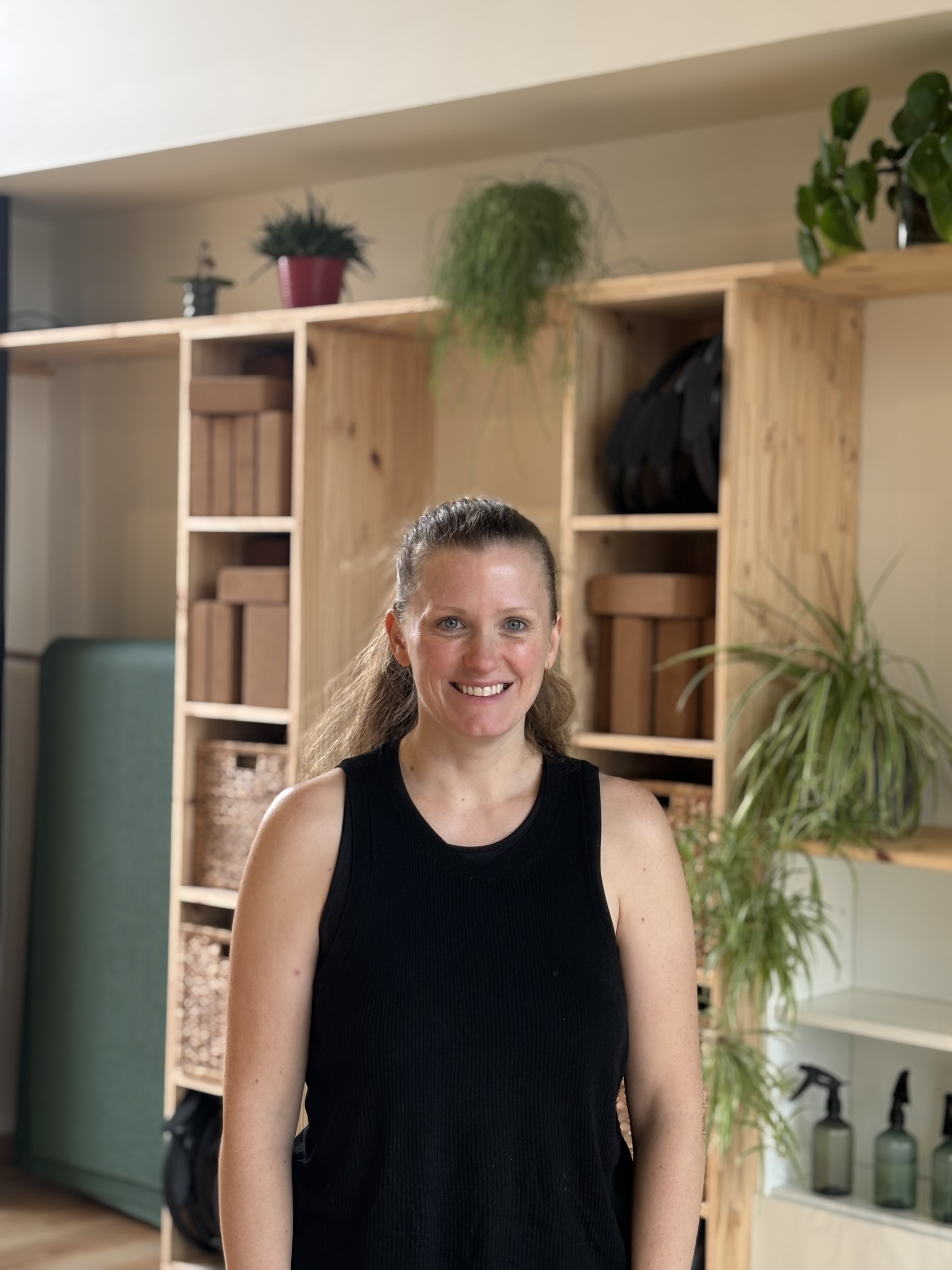 Manon professeure de yoga doux yoga prénatal et postnatal au Cerisier