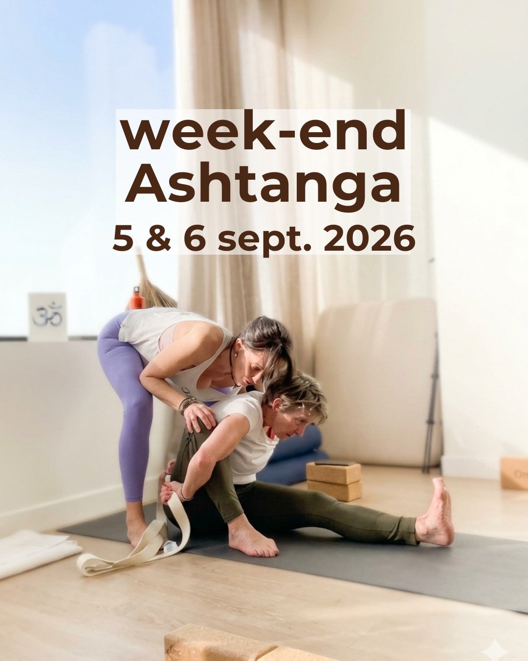 un professeur avec son élève ne week-end ashtanga