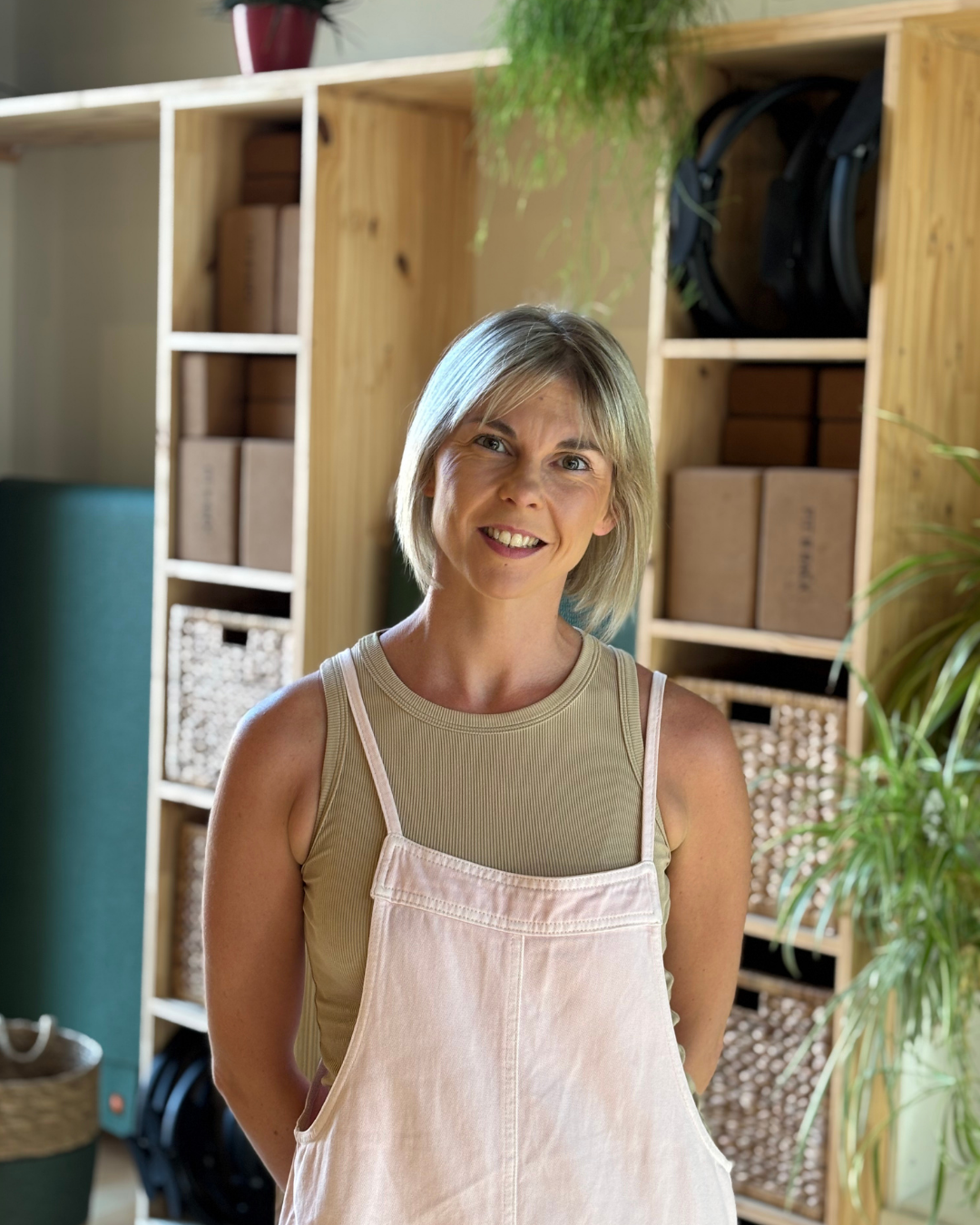 Julie dans le studio de yoga et pilates Le Cerisier à Bailleul