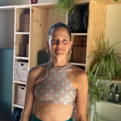 Agathe dans le studio de yoga du cerisier à Bailleul